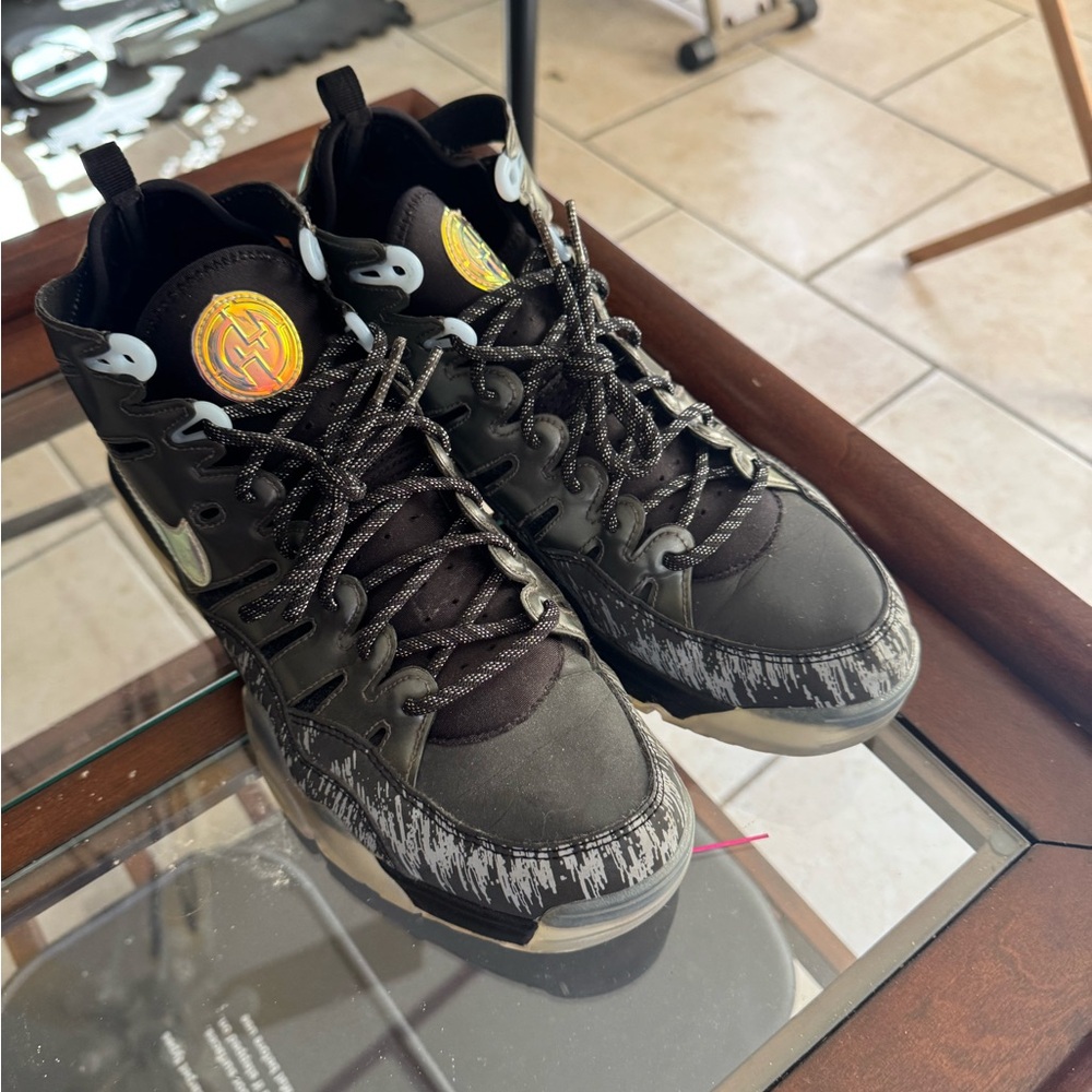Nike Black and Gray Athletic Shoes with Trail-Ready Design